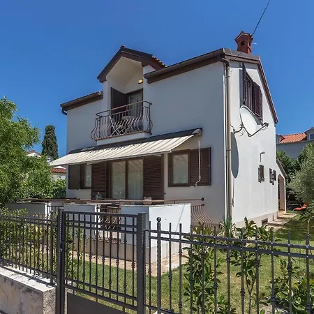 House Pineta - Fazana, Sea View & Mini Wellness *